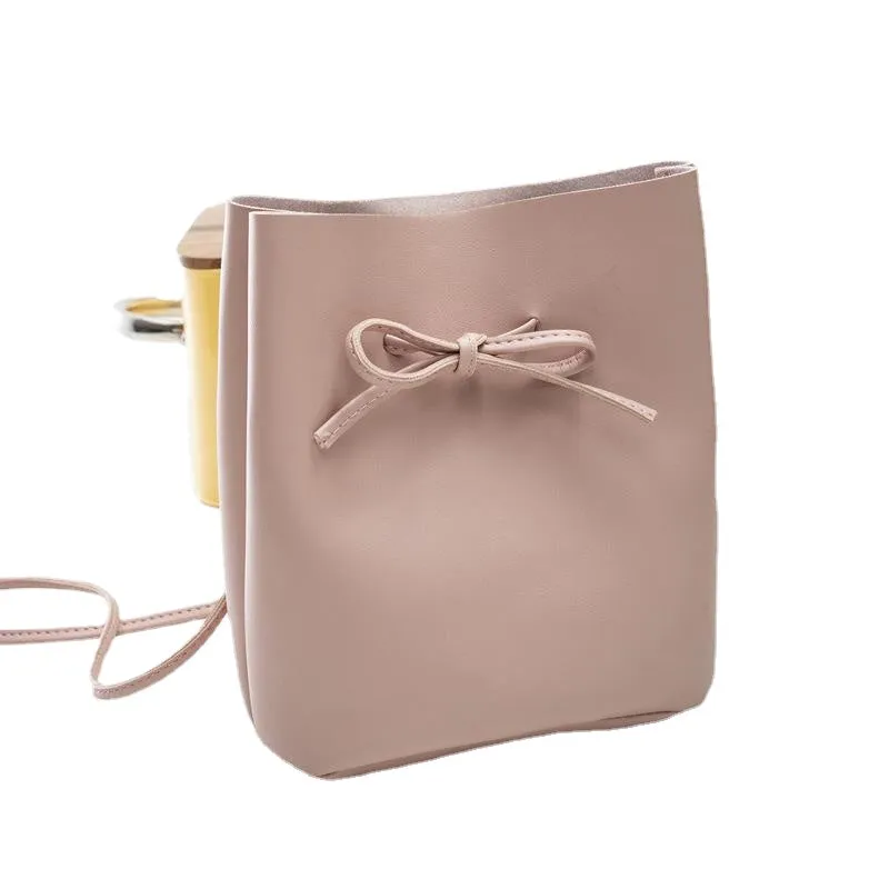 2025 new women's bag, high-end versatile shoulder bag, Korean style trendy fashion tote bag, simple large capacity mother-in-law bag