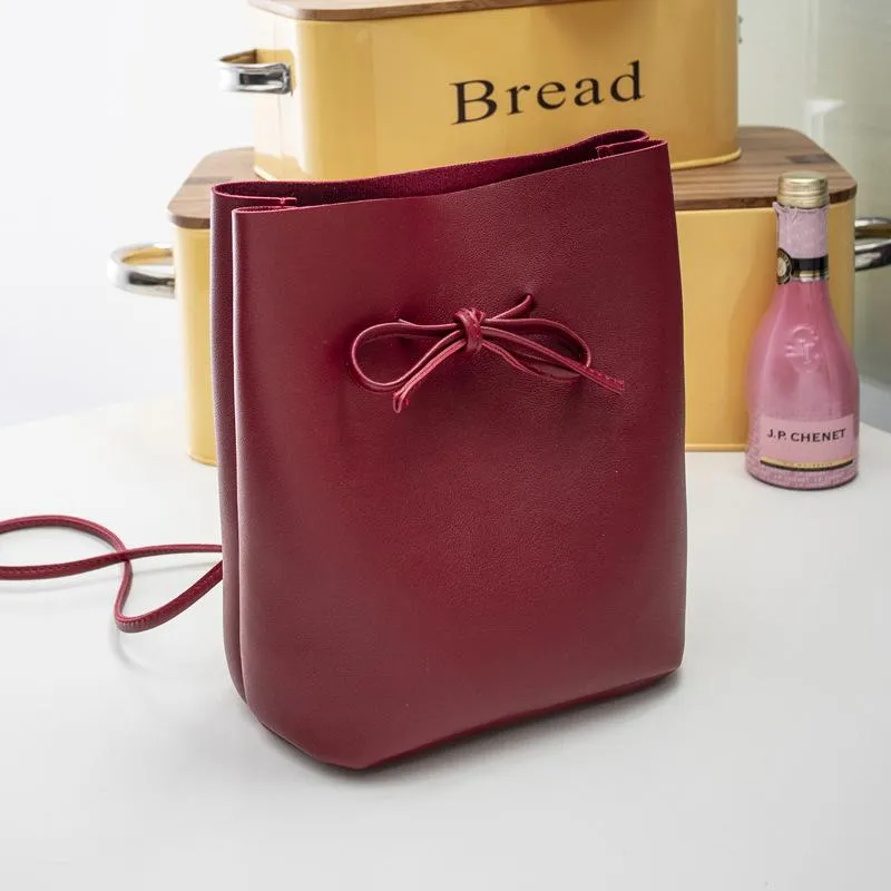 2025 new women's bag, high-end versatile shoulder bag, Korean style trendy fashion tote bag, simple large capacity mother-in-law bag