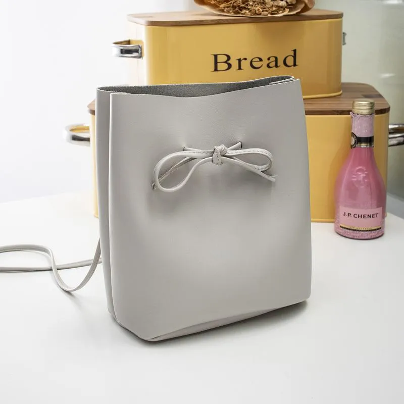 2025 new women's bag, high-end versatile shoulder bag, Korean style trendy fashion tote bag, simple large capacity mother-in-law bag