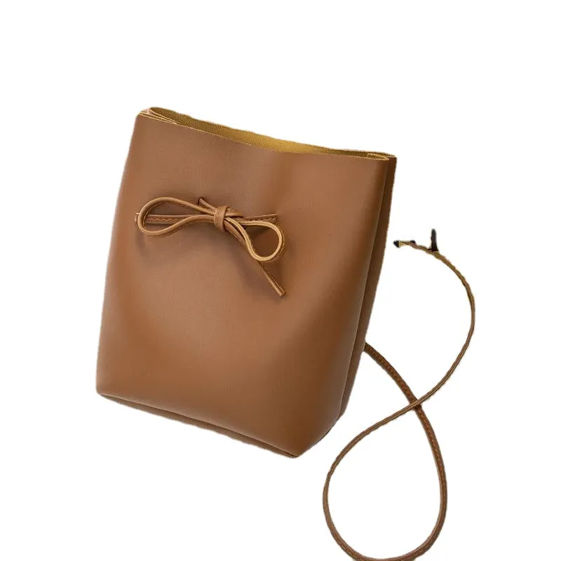 2025 new women's bag, high-end versatile shoulder bag, Korean style trendy fashion tote bag, simple large capacity mother-in-law bag
