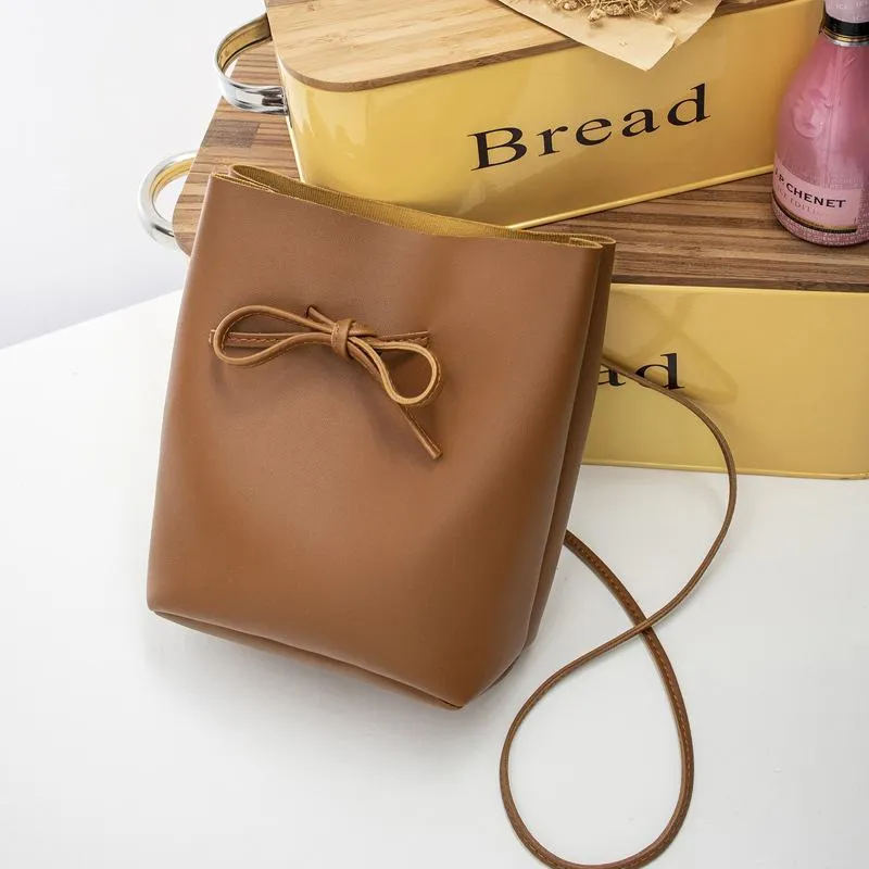 2025 new women's bag, high-end versatile shoulder bag, Korean style trendy fashion tote bag, simple large capacity mother-in-law bag