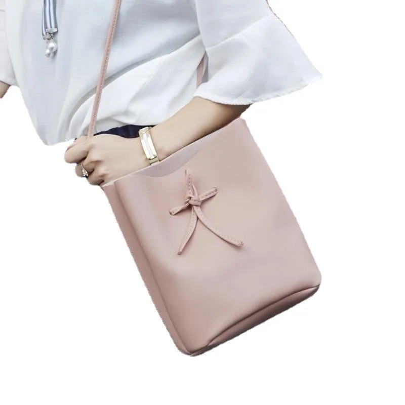 2025 new women's bag, high-end versatile shoulder bag, Korean style trendy fashion tote bag, simple large capacity mother-in-law bag