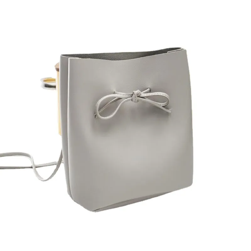2025 new women's bag, high-end versatile shoulder bag, Korean style trendy fashion tote bag, simple large capacity mother-in-law bag