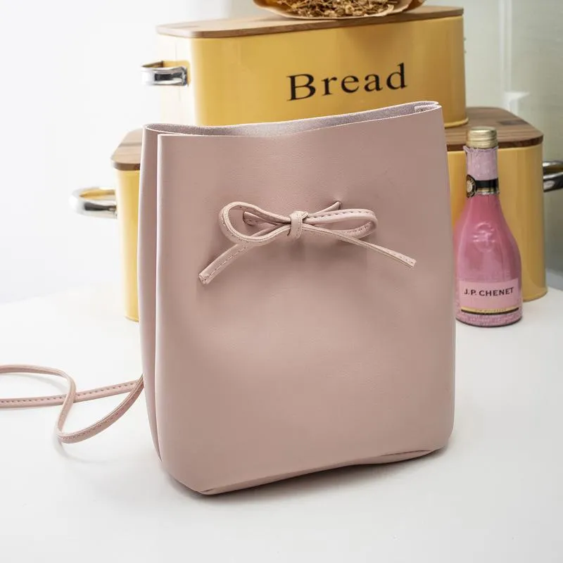 2025 new women's bag, high-end versatile shoulder bag, Korean style trendy fashion tote bag, simple large capacity mother-in-law bag
