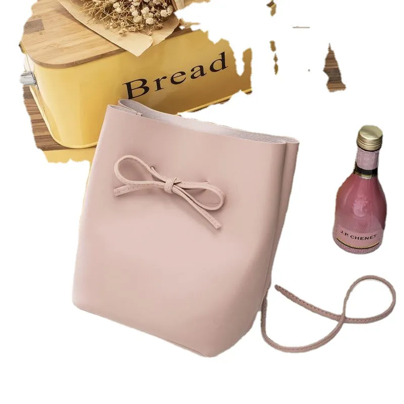 2025 new women's bag, high-end versatile shoulder bag, Korean style trendy fashion tote bag, simple large capacity mother-in-law bag