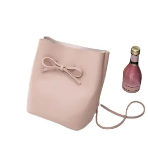 2025 new women's bag, high-end versatile shoulder bag, Korean style trendy fashion tote bag, simple large capacity mother-in-law bag