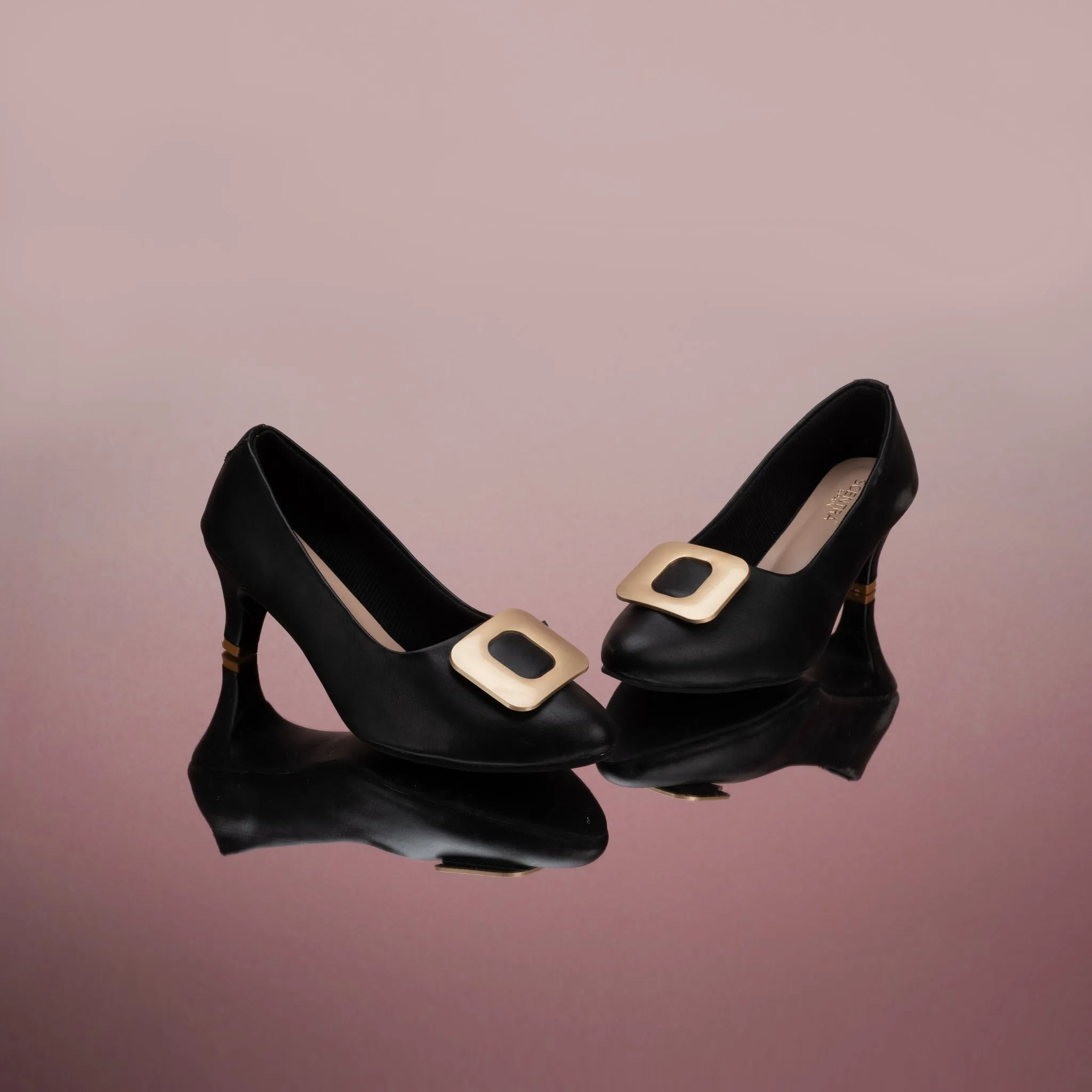Betty Solid Pumps