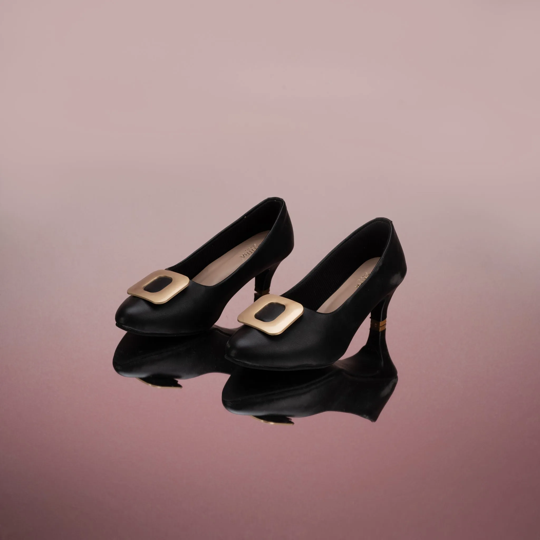 Betty Solid Pumps
