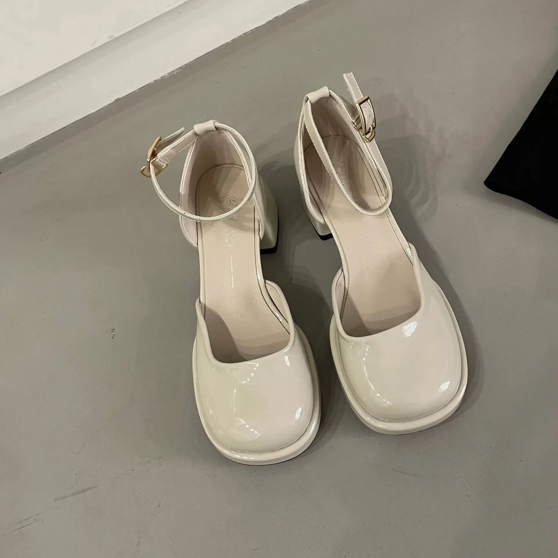 Sohiwoo Small Group Baotou Lacquered Leather Flat Heel Shallow Mouth Round Head Small Fresh Mary Jane Versatile Women's Shoes